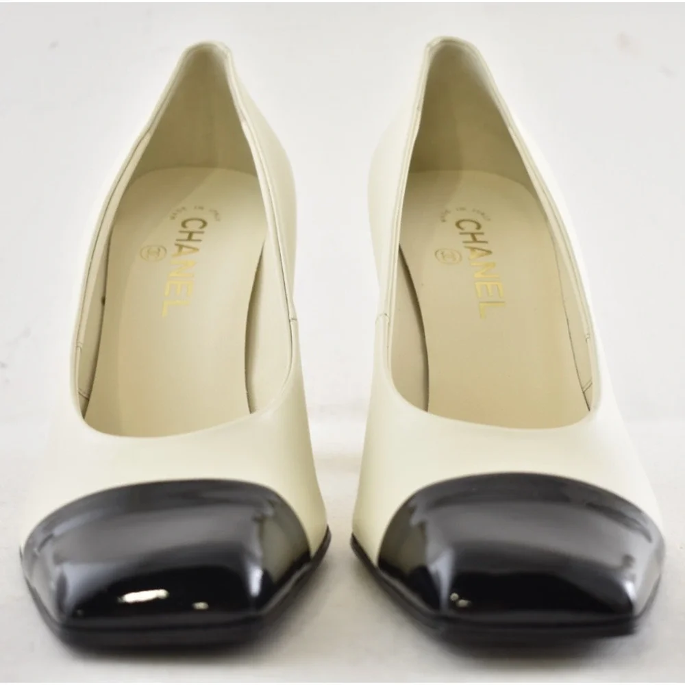 Chanel 26S Blazy Ivory Black Square Toe CC Gold Logo Block Heel Classic Pump 41